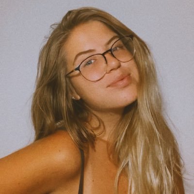 kaitkrenee's profile picture. she’s not flirting with you, she’s just hot and talking.  🇨🇦🇳🇱🇺🇦 sask & sc