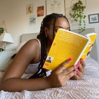 Lola writes✍️ 📚 (@bobo_ke_) 's Twitter Profile