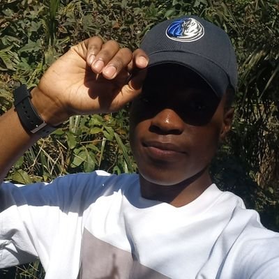 Klive_zw's profile picture. Be true to yourself, always 🍃| Agricultural Engineering student👨🏿‍🔧 🌽🌾⚙️| @SpursOfficial |