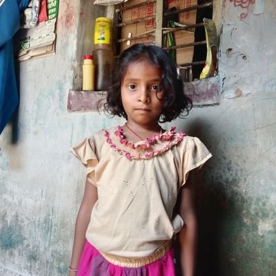 _BhatkatiAatma's profile picture. घमंड न करना कभी जिंदगी में तक़दीर बदलती रहती है,
शीशा वही रहता है बस तस्वीर बदलती रहती है।☺️