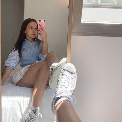 27 ans mais toujours dans la fleure 🍒 bisous baveuse 💮 suis sans prise de tête 😘 suis moi pour savoir quel autre passion j'ai 🤤 ⤵⤵⤵⤵⤵⤵⤵