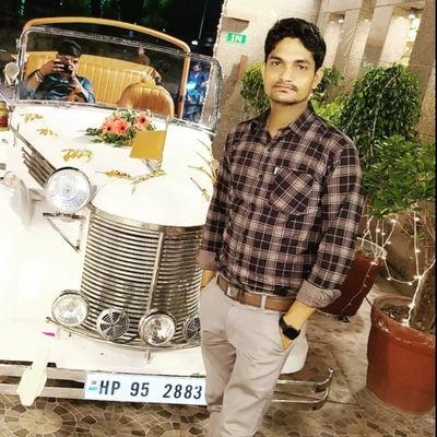 कुछ ख़ामोशियां बहुत चीखती हैं,
हर इंसान की ख़ामोशी खा़मोश नहीं होती।