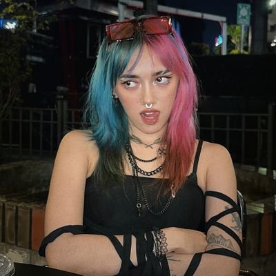🧷 𝕿𝖍𝖊 𝕰𝖒𝖔-𝖊𝖘𝖙 𝖌𝖎𝖗𝖑 🧷
Check my EP album and my other music stuff👇🏻👇🏻👇🏻