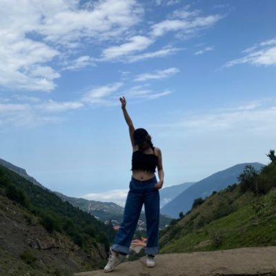 lMAHiWl's profile picture. medical stu/english teacher