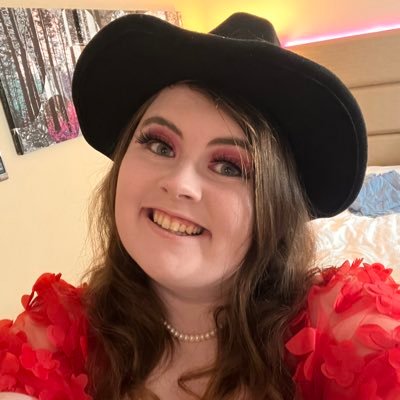 26 | Scottish, fangirl, concert fanatic & singer/songwriter 🎤 ERAS TOUR PARIS N3 ,LYON N2, EDI N2 & 3, LONDON N3, N5,N6 & N8 🫶🏻