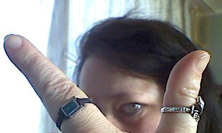 Woman, mom of 3... Simply me ... that's all, you'll see :p ... ~ * ~ Old chinese saying ~ * ~  
~ Beter to light a candle than complain about darknes ~