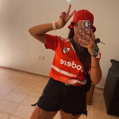 Jajjj pero cómo te van a hacer un gol sacando del medio - 🐔❤️ Tengo un papel que dice que soy docente.