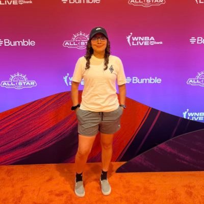 🤓 Health Teacher & Coach @ Pebble Hills HS 🏀 👩🏽🏫 ⛏️ B.S. from UTEP ⛏ 🐺 M.S. from Sul Ross 🐺 Support Women’s Sports 🧡🫶🏼 @PHHS_GirlsBBall