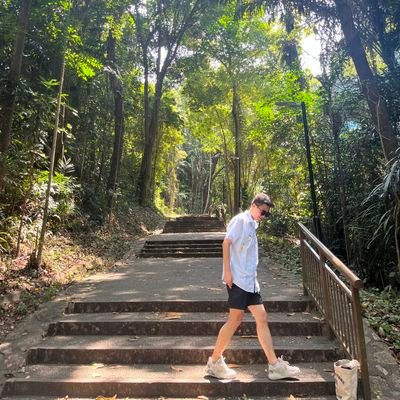 sesenosex's profile picture. 西安硕士毕业两年啦，吃喝玩乐