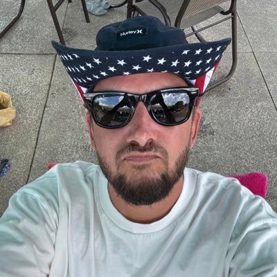 I play vinyl while opening sports cards🎸Videographer🎥 Content Creator 🧠 137 internet IQ test 🇺🇸 #Duuuval #EverybodyIn #STLCards ⚾️ #GoGators🐊