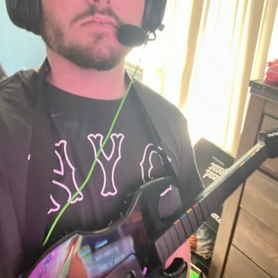 mikeyadellic's profile picture. They hate us cuz they ain’t us #LFGM🍎. 💙🧡
