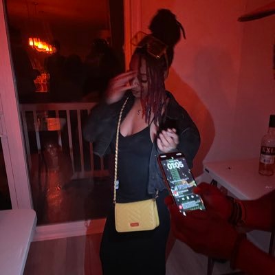 $mokey | aquarius ☉ capricorn ↑ libra ☾ | dm fees apply | 22