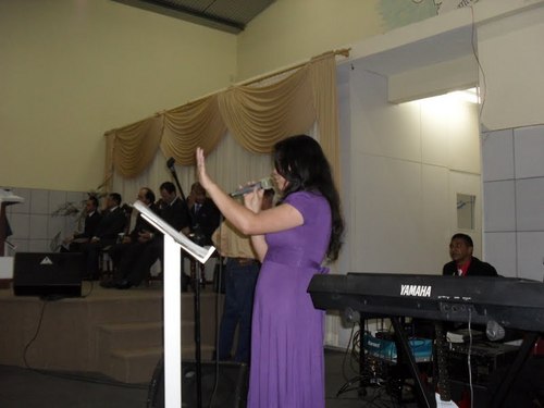 Serva do Deus Altissímo,esposa de pastor, mae de tres missionarios,Amo fazer a obra de Deus, Amo Missões, Sou Adoradora do Rei Jesus!me segue, que SDV.abraços!