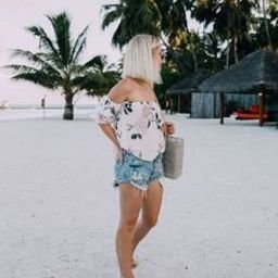 Koreneys0BoQ's profile picture. Originally from Malaysia, now living in the UK, runs a clothing shop