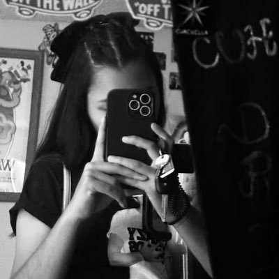 avril_lizz's profile picture. she says I’ve got no love ✰