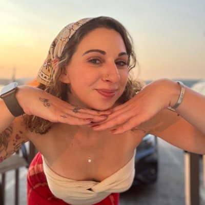 Samm_B_'s profile picture. tattoo enthusiast & dog mom