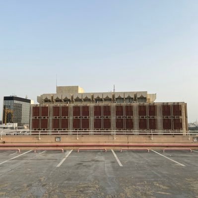رئيس جمعية ومدير عقار حاصل على شهادة بكالوريوس ادارة اعمال وشهادة ادارة المرافق وشهادة جمعية ملاك وشهادة مدير جمعية اتشرف فيكم فى اى استفسار