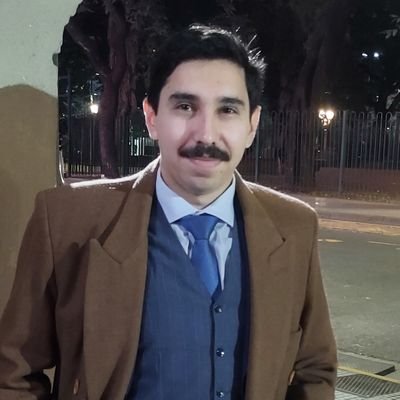 Soldado de la Patria clase 95. Estudiante de Ciencias Políticas, pequeño empresario ( énfasis en lo de pequeño). Dios y Patria o Muerte!!!