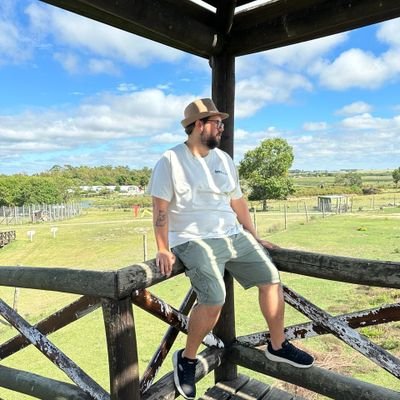 cheloxyz's profile picture. Full-Stack Developer | Traveler and Freelancer