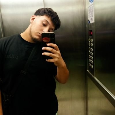 Estudiante de educación física y periodismo deportivo.
Hincha de River Plate 🐔
