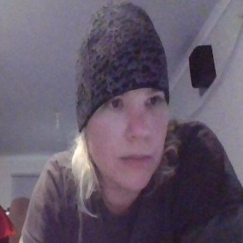 I'm learning how to sew because fashion is boring and expensive. I also like trolling knoblets on the interwebs. Anyways peace.