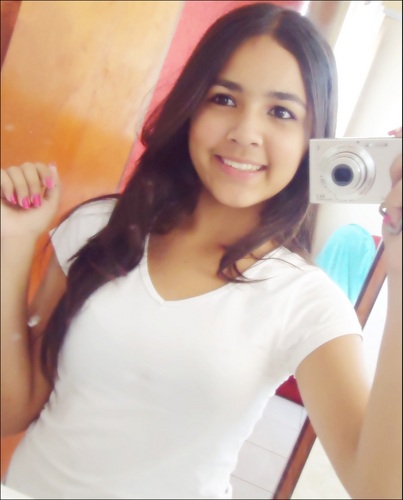 Apenas uma alguem cansada do mundo das pessoas, dos sentimentos, cansada de acreditar. :*
