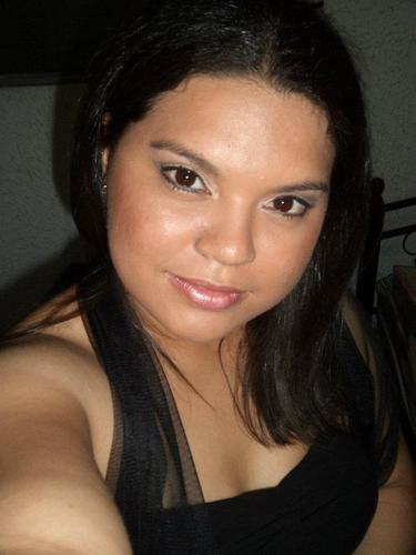 ana_carolina017's profile picture. 