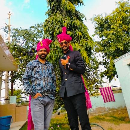 🐯🐯🐯हम को खरीदने की कोशिश मत करना,
हम उन पुरखो के वारिस है, जिन्होने मुजरे में हवेलिया
दान कर दी थी। ⚔️⚔️⚔️