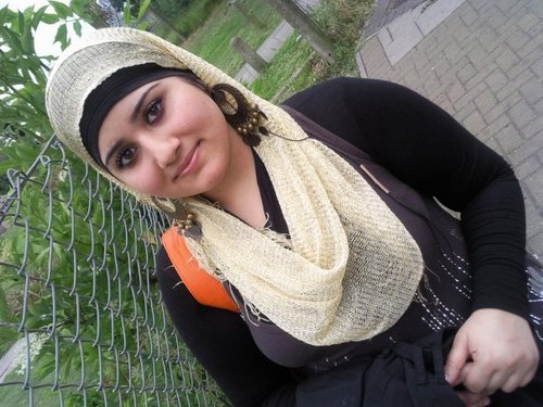 iqraali6's profile picture. 