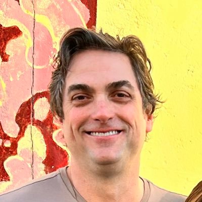falo de quase tudo, especialmente política, direito e literatura. Doutor em direito das relações sociais pela UFPR.