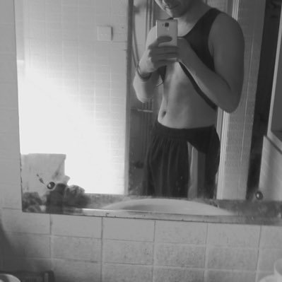 sgse7en95621's profile picture. 万言万当，不如一默