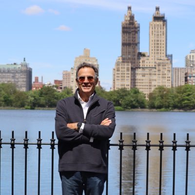 Abogado PUCP, Harvard. Docente. Opino de temas de actualidad, economía y derecho. Vaso siempre medio lleno. Me encanta mi país, su gente y su cultura.