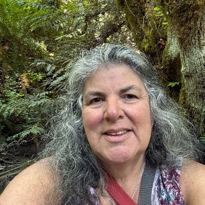Epicure Leader, EA in High School, mom, wife, auntie..pretty much says it all! Love to cook, compute, and garden