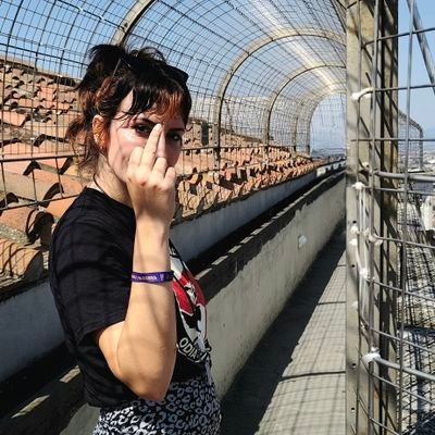 'Que si ens ve la por ballem amb ella' ✨
Mitad friki, mitad señora de bien. Caos a tiempo completo.Animalet de sèquia
IG: i.kowaa
https://t.co/ojJIdjb07s