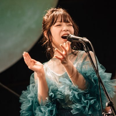 作詞作曲してハンドマイクで歌います/大阪藤井寺出身/うお座B型/夢は大阪城ホール/来世は桜になって散りたい/新譜「揺れるビーチグラス」配信中➠https://t.co/1pftMjYeSZ インスタ➠https://t.co/v2YuSDS8ry
