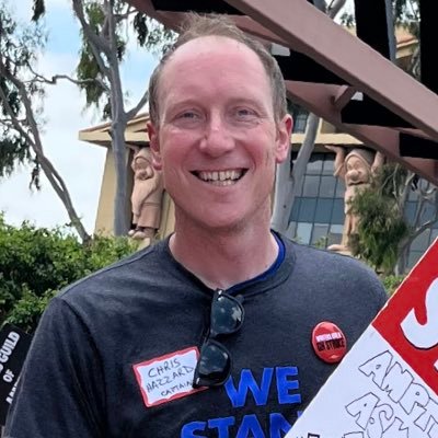 Screenwriter running for the WGAW Board: https://t.co/ylvvbQdIoT Beer connoisseur. Pie throwing enthusiast. / rep: Anonymous Content, CAA