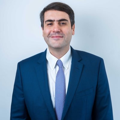 Financista, Empresario, Padre, Hijo y Esposo.