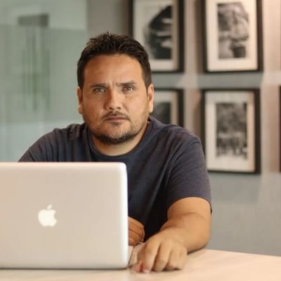 hijo de Dios, Marketero de profesión, Músico de titulación y pasión.