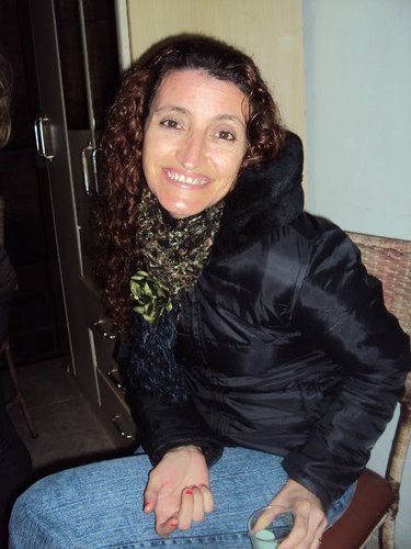 Sou uma pessoa de bem com a vida .... Adoro minha família e meus amigos ...gosto de fazer amigos novos .... Sou feliz e gostaria que todos fossem felizes tbm.
