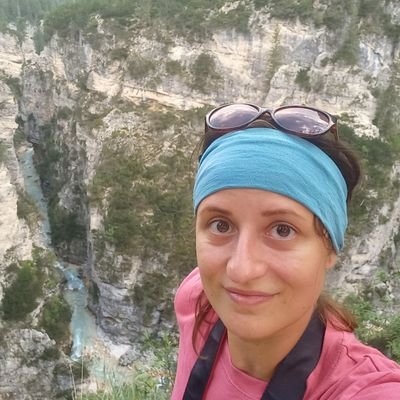 Czech postdoc fellow exploring mitochondrial respiratory chain biogenesis and maintenance, currently in Italy