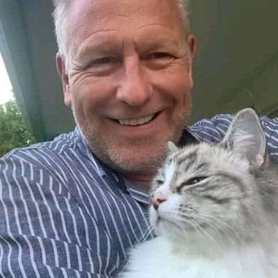 W50Dale's profile picture. Vote for blue 💙