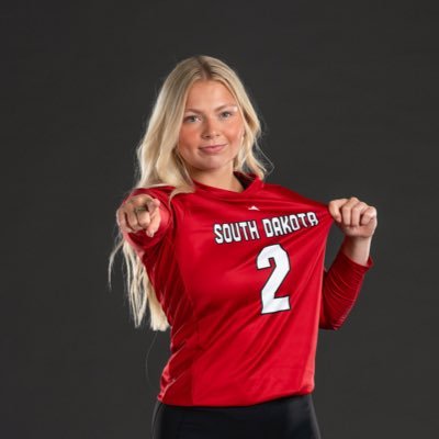 averyvanhook's profile picture. usd volleyball #2
