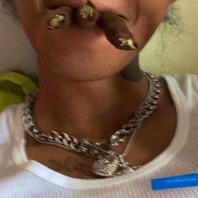 magicalcooch's profile picture. 𝑨 𝒔𝒆𝒏𝒔𝒊𝒕𝒊𝒗𝒆 𝒕𝒉𝒖𝒈☯︎