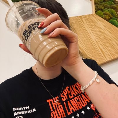 I don’t go to parties but I’ll be at the barrier for a concert any night. that one time 5sos rapped Eminem for me. 🤘🏼 |mgc/4| & FOB follow xx
