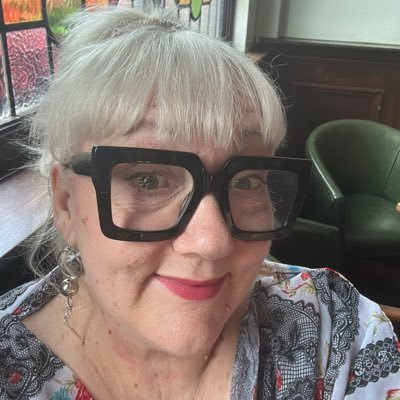 pdasarah's profile picture. Passionate speaker, leadership coach, Fierce master facilitator & co-owner/director at PDA. School governor. Armchair ranter, baker, bit of a know-all.