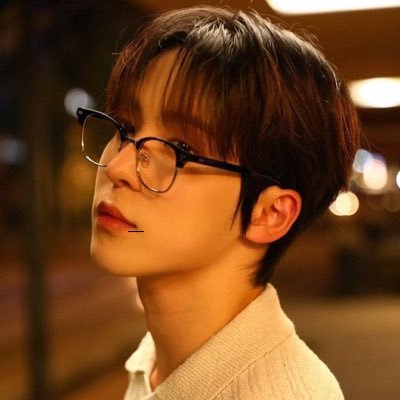 US based Kpop multi-stan. ArmyAtinySwiftie. IG: Thelachimolalaclub
