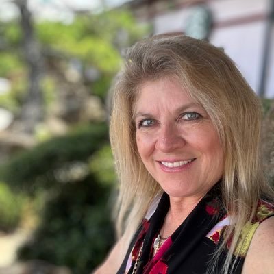award winning author, Desert Storm veteran, entrepreneur, speaker, mom, Newmark Fellow, Presidential Management Fellow