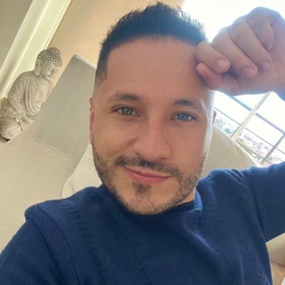 faruchoelfaru's profile picture. #VoiceTalent #Comunicador Music | Movie @telefnoticias / FilmMaker 🗣️✌🏻🎥🎙️ . Facebook / Farit Mahecha