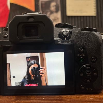 mosambi_juice's profile picture. bindi enthusiast who forgets to shitpost sometimes