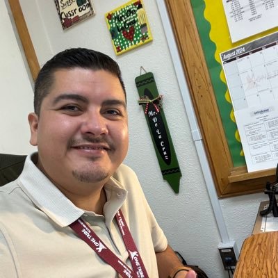 Spanish Teacher at Ysleta High School! 📚✏️📓